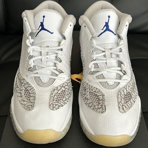 Jordan Retro 11 low size 5.5y white/cmnt gry